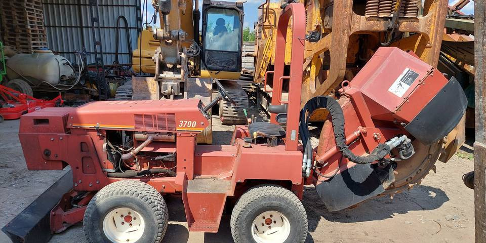 Koparka tarczowa Ditch Witch 3700DD łańcuchowa - حفارة الخنادق: صورة 1 Koparka tarczowa Ditch Witch 3700DD łańcuchowa - حفارة الخنادق: صورة 1