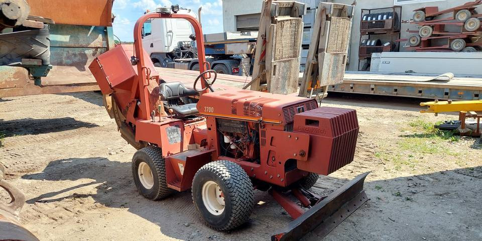 Koparka tarczowa Ditch Witch 3700DD łańcuchowa - حفارة الخنادق: صورة 3 Koparka tarczowa Ditch Witch 3700DD łańcuchowa - حفارة الخنادق: صورة 3