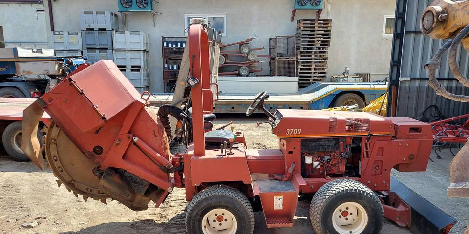 Koparka tarczowa Ditch Witch 3700DD łańcuchowa - حفارة الخنادق: صورة 4 Koparka tarczowa Ditch Witch 3700DD łańcuchowa - حفارة الخنادق: صورة 4