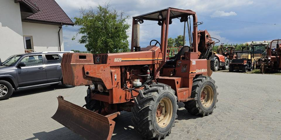 Pługoukładacz wibropług Ditch Witch 8020 układanie kabli światłowód - آلات البناء: صورة 2 Pługoukładacz wibropług Ditch Witch 8020 układanie kabli światłowód - آلات البناء: صورة 2