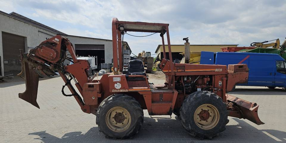 Pługoukładacz wibropług Ditch Witch 8020 układanie kabli światłowód - آلات البناء: صورة 5 Pługoukładacz wibropług Ditch Witch 8020 układanie kabli światłowód - آلات البناء: صورة 5