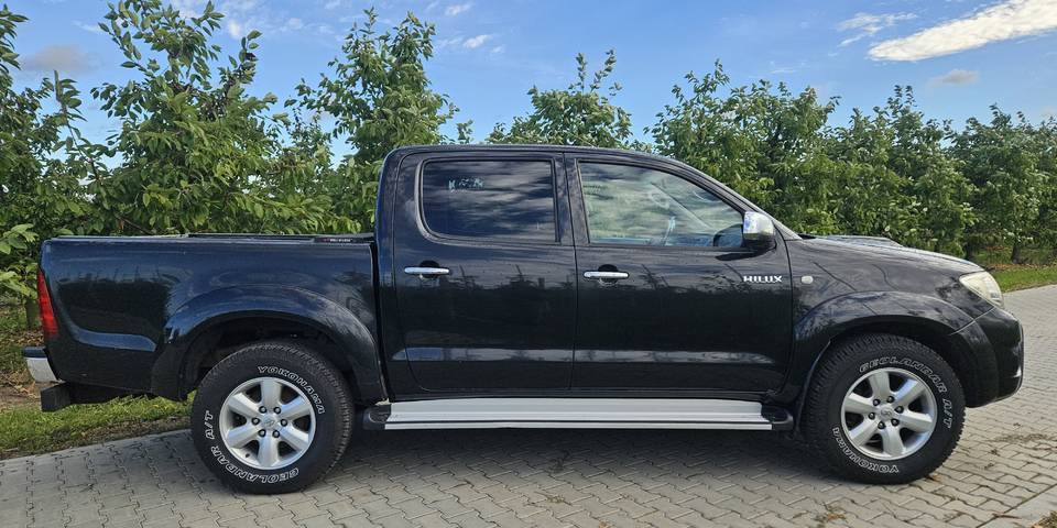 Toyota Hilux 3.0 SR5 automat 4x4 - سيارة: صورة 4 Toyota Hilux 3.0 SR5 automat 4x4 - سيارة: صورة 4