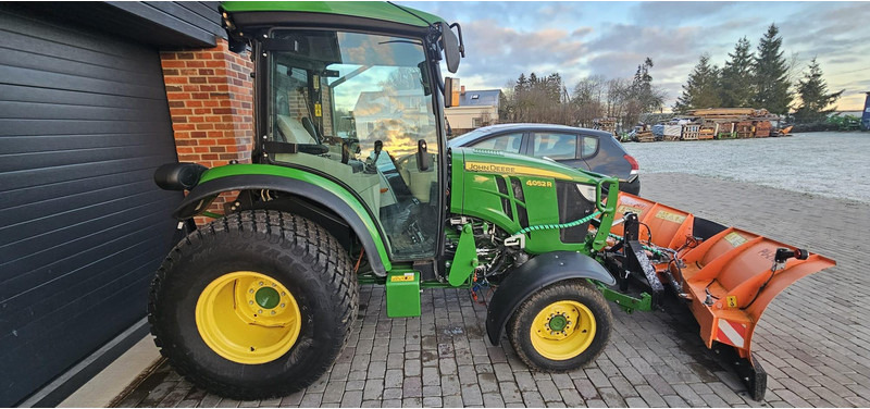 John Deere 4052R - جرار: صورة 1 John Deere 4052R - جرار: صورة 1