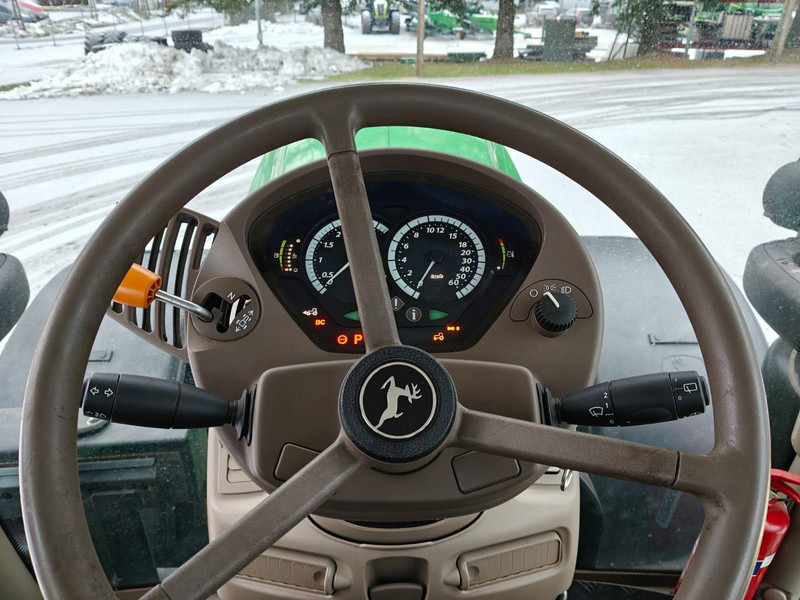 جرار John Deere 6215R: صورة 16 جرار John Deere 6215R: صورة 16