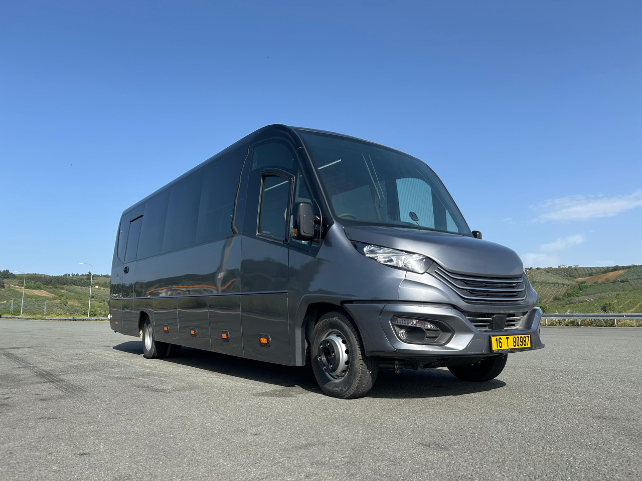 IVECO DAILY - RIGHT HAND DRIVE TOURISTIC VEHICLE - مركبة كوتش: صورة 1 IVECO DAILY - RIGHT HAND DRIVE TOURISTIC VEHICLE - مركبة كوتش: صورة 1