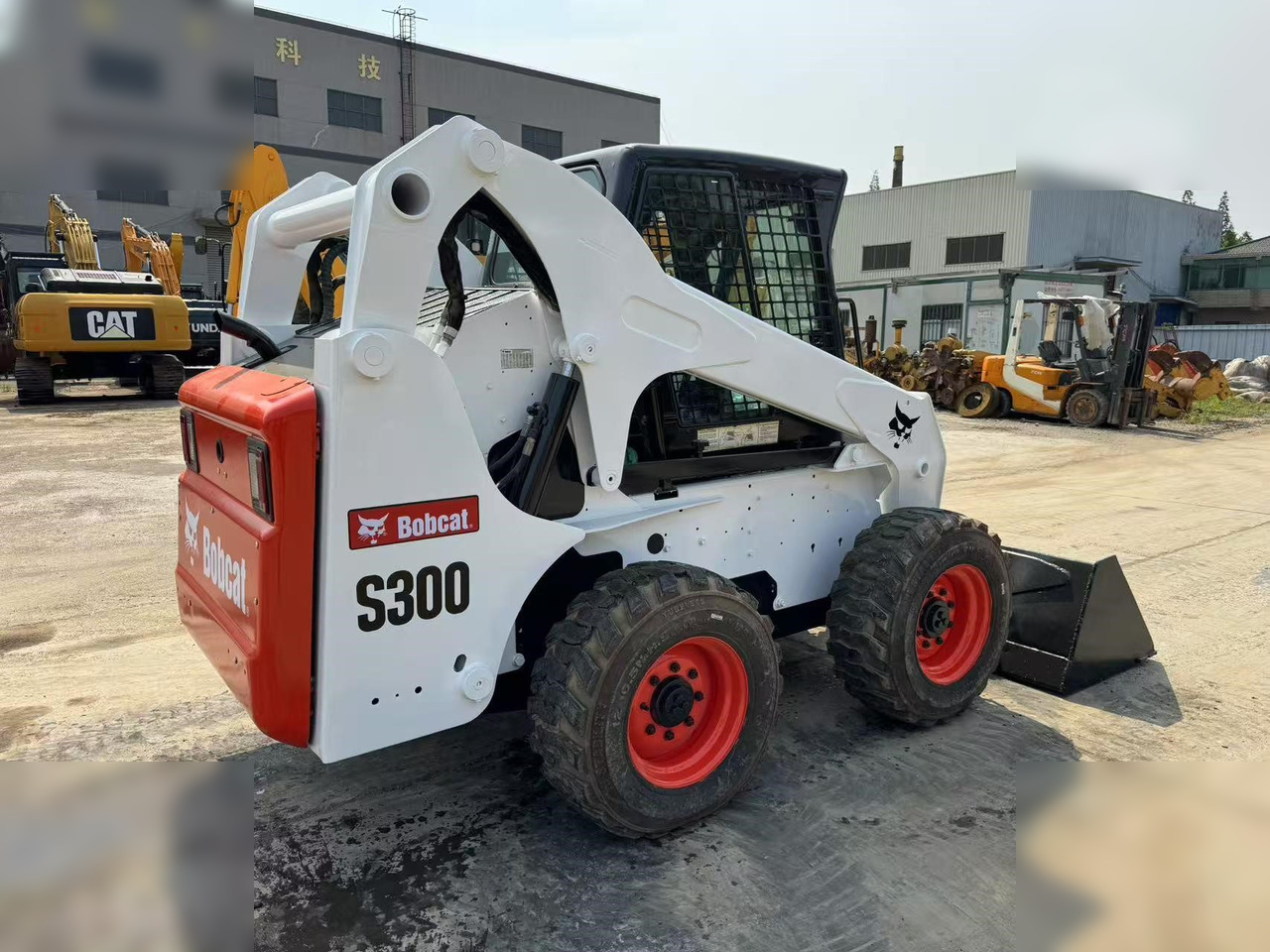 BOBCAT S300 - شيول صغير: صورة 3 BOBCAT S300 - شيول صغير: صورة 3