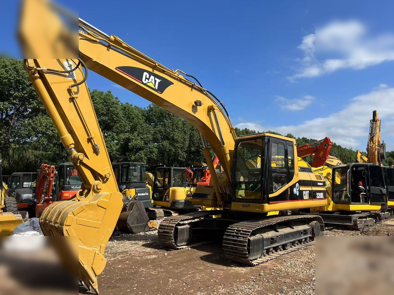 CATERPILLAR 320BL - حفار زحاف: صورة 1 CATERPILLAR 320BL - حفار زحاف: صورة 1