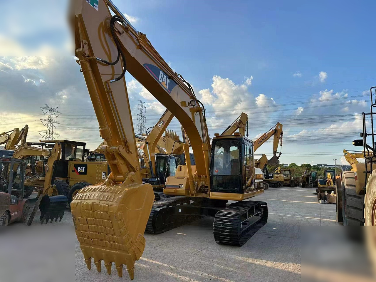 CATERPILLAR 320BL - حفار زحاف: صورة 1 CATERPILLAR 320BL - حفار زحاف: صورة 1