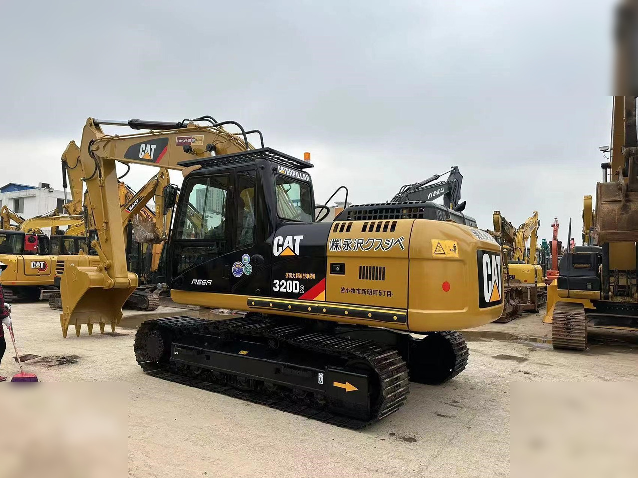 CATERPILLAR 320D2 - حفار زحاف: صورة 1 CATERPILLAR 320D2 - حفار زحاف: صورة 1