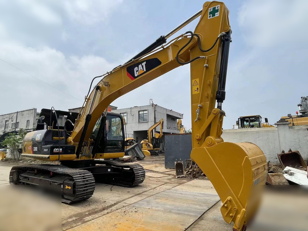 CATERPILLAR 320DL - حفار زحاف: صورة 4 CATERPILLAR 320DL - حفار زحاف: صورة 4