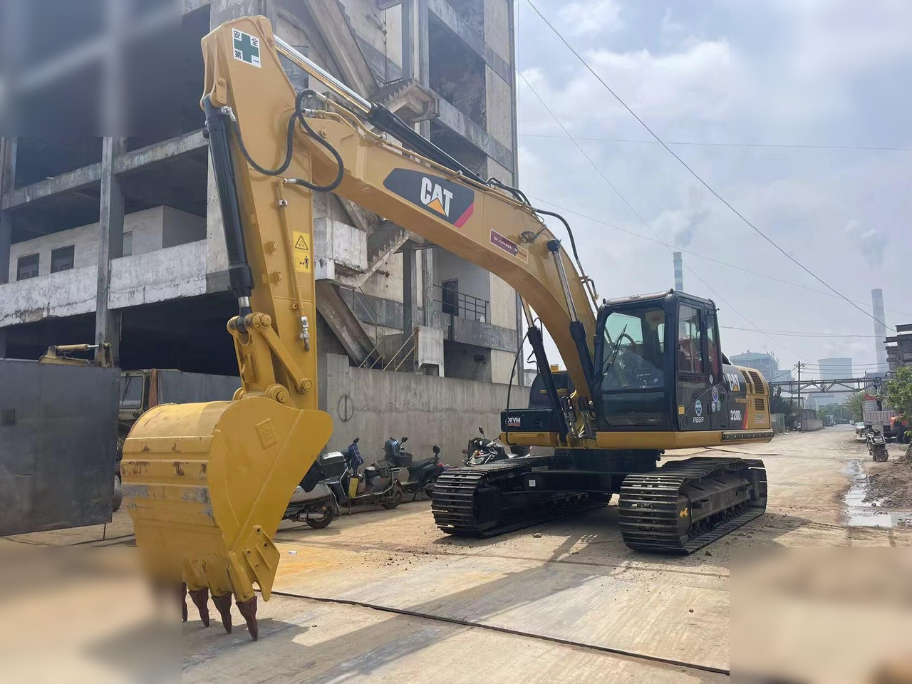 CATERPILLAR 320DL - حفار زحاف: صورة 1 CATERPILLAR 320DL - حفار زحاف: صورة 1