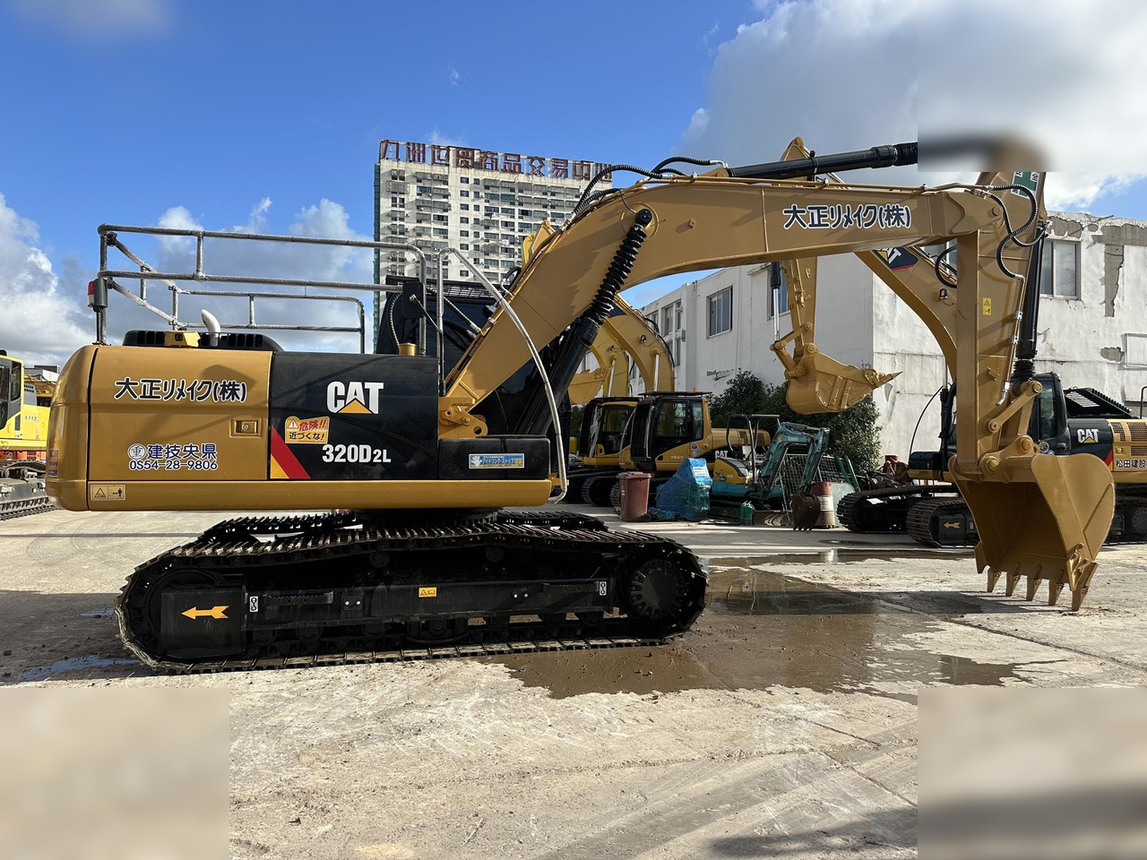 CATERPILLAR 320D - حفار زحاف: صورة 1 CATERPILLAR 320D - حفار زحاف: صورة 1