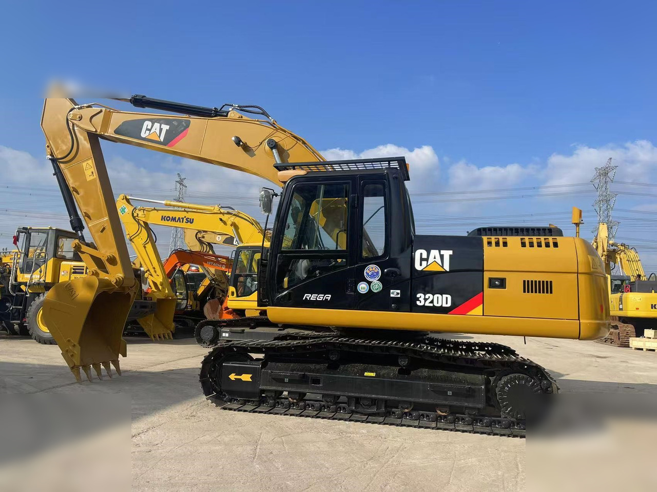CATERPILLAR 320D - حفار زحاف: صورة 1 CATERPILLAR 320D - حفار زحاف: صورة 1