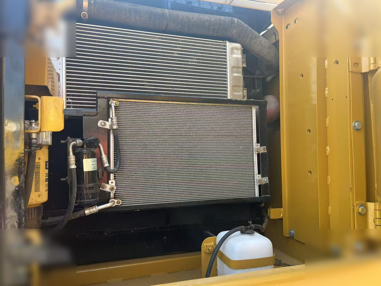 CATERPILLAR 320D - حفار زحاف: صورة 5 CATERPILLAR 320D - حفار زحاف: صورة 5