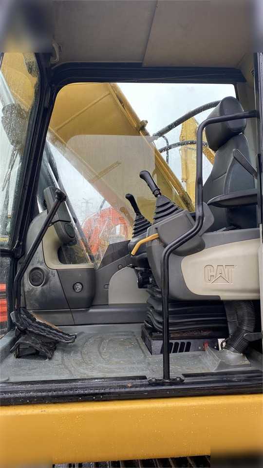 CATERPILLAR 320D - حفار زحاف: صورة 4 CATERPILLAR 320D - حفار زحاف: صورة 4