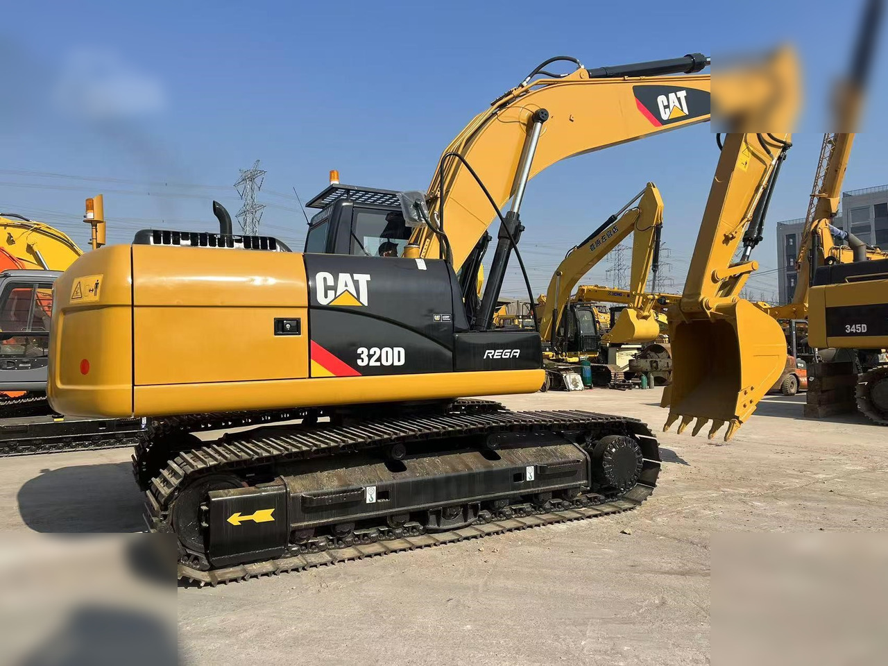 CATERPILLAR 320D - حفار زحاف: صورة 2 CATERPILLAR 320D - حفار زحاف: صورة 2