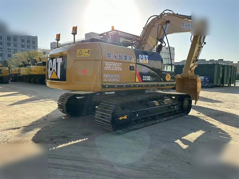 CATERPILLAR 320D - حفار زحاف: صورة 4 CATERPILLAR 320D - حفار زحاف: صورة 4
