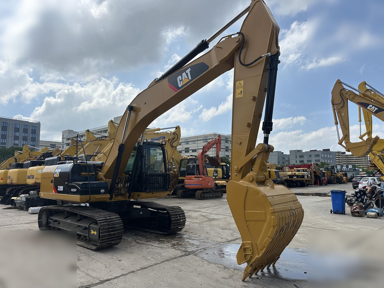 CATERPILLAR 320D - حفار زحاف: صورة 2 CATERPILLAR 320D - حفار زحاف: صورة 2