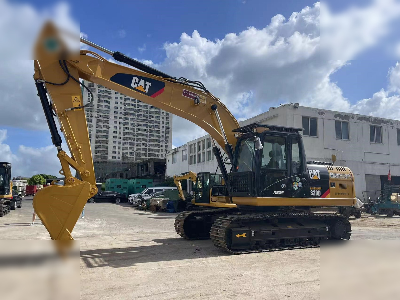 CATERPILLAR 320D - حفار زحاف: صورة 1 CATERPILLAR 320D - حفار زحاف: صورة 1