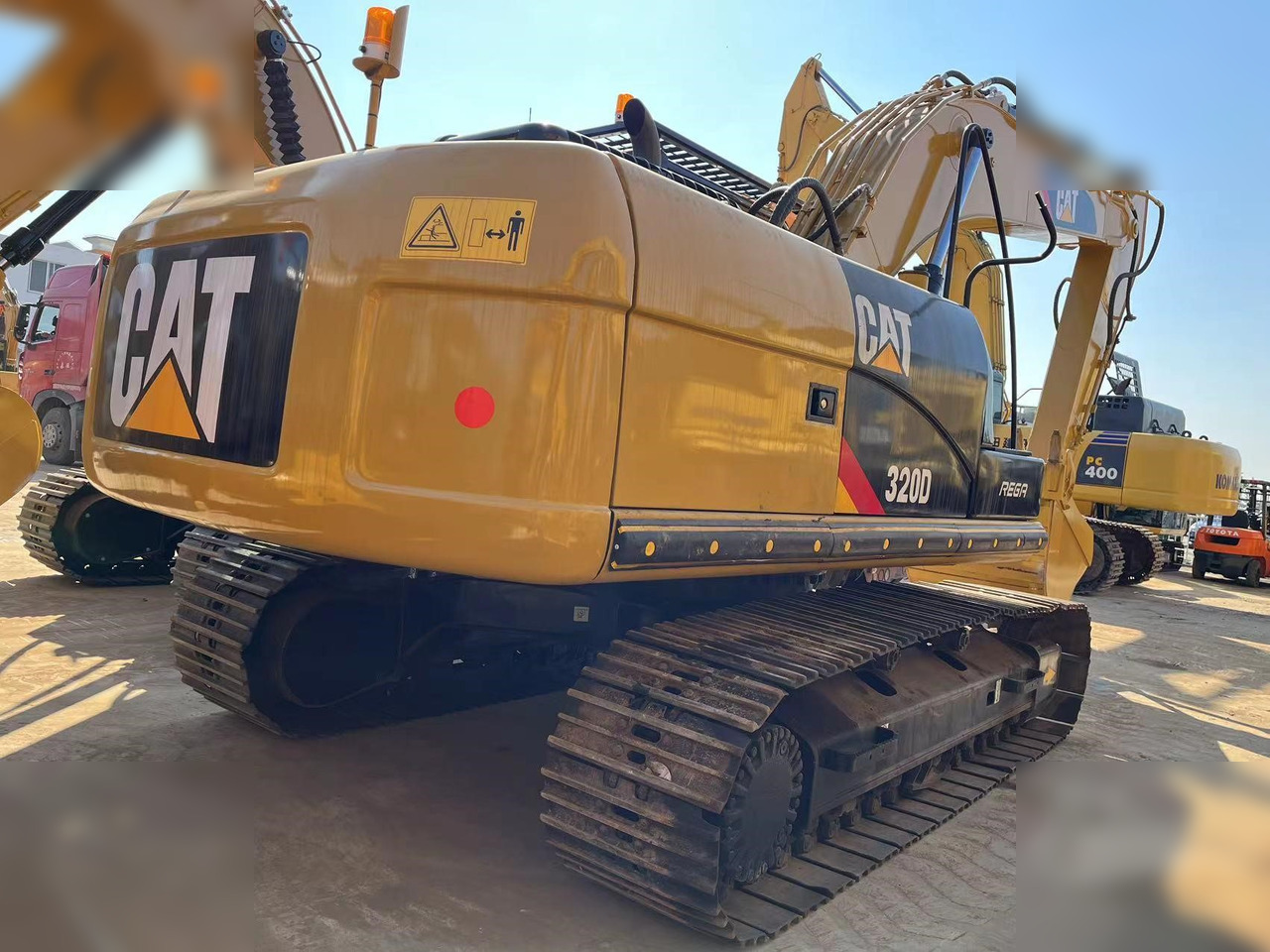 CATERPILLAR 320D - حفار زحاف: صورة 2 CATERPILLAR 320D - حفار زحاف: صورة 2