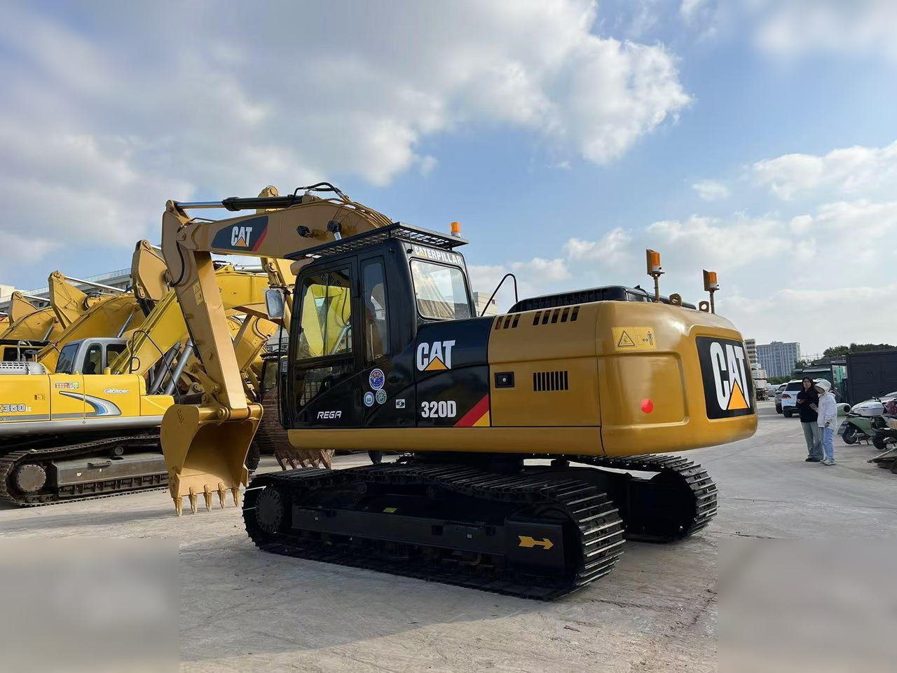 CATERPILLAR 320D - حفار زحاف: صورة 2 CATERPILLAR 320D - حفار زحاف: صورة 2