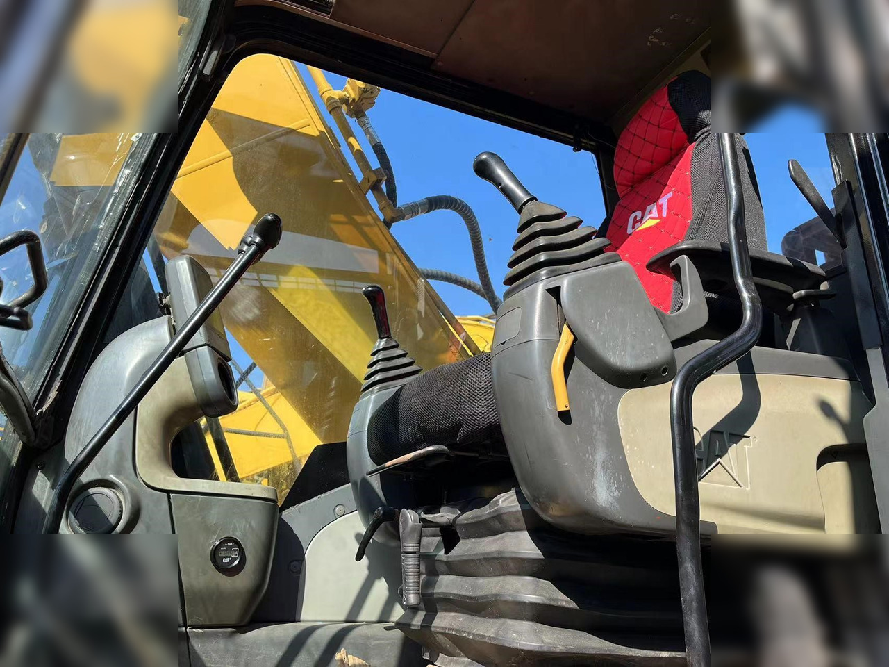 CATERPILLAR 320D - حفار زحاف: صورة 5 CATERPILLAR 320D - حفار زحاف: صورة 5