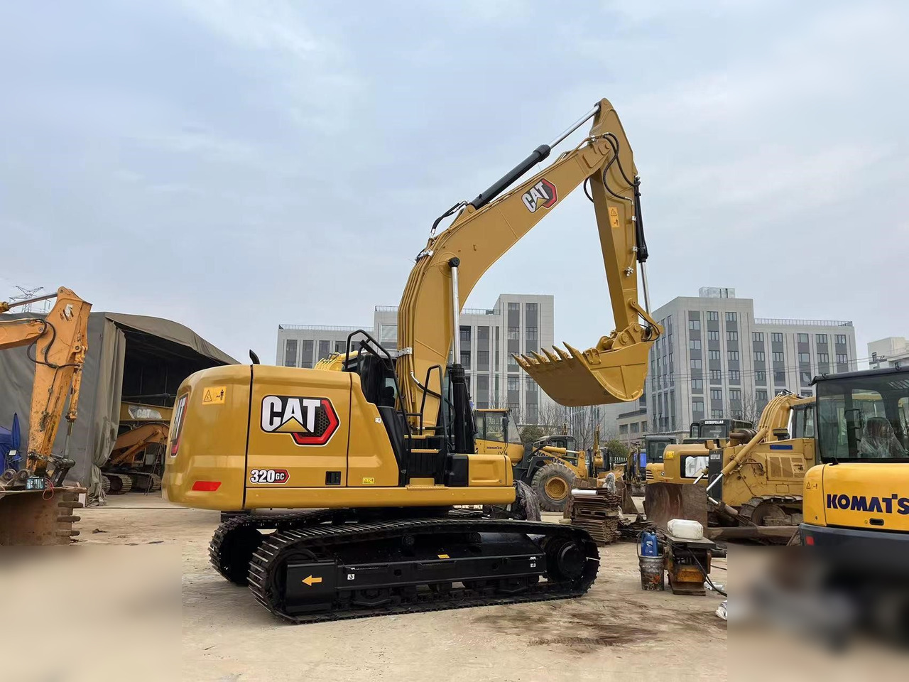 CATERPILLAR 320GC - حفار زحاف: صورة 2 CATERPILLAR 320GC - حفار زحاف: صورة 2
