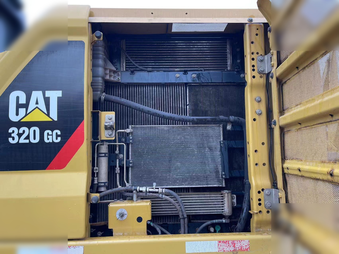 CATERPILLAR 320GC - حفار زحاف: صورة 5 CATERPILLAR 320GC - حفار زحاف: صورة 5