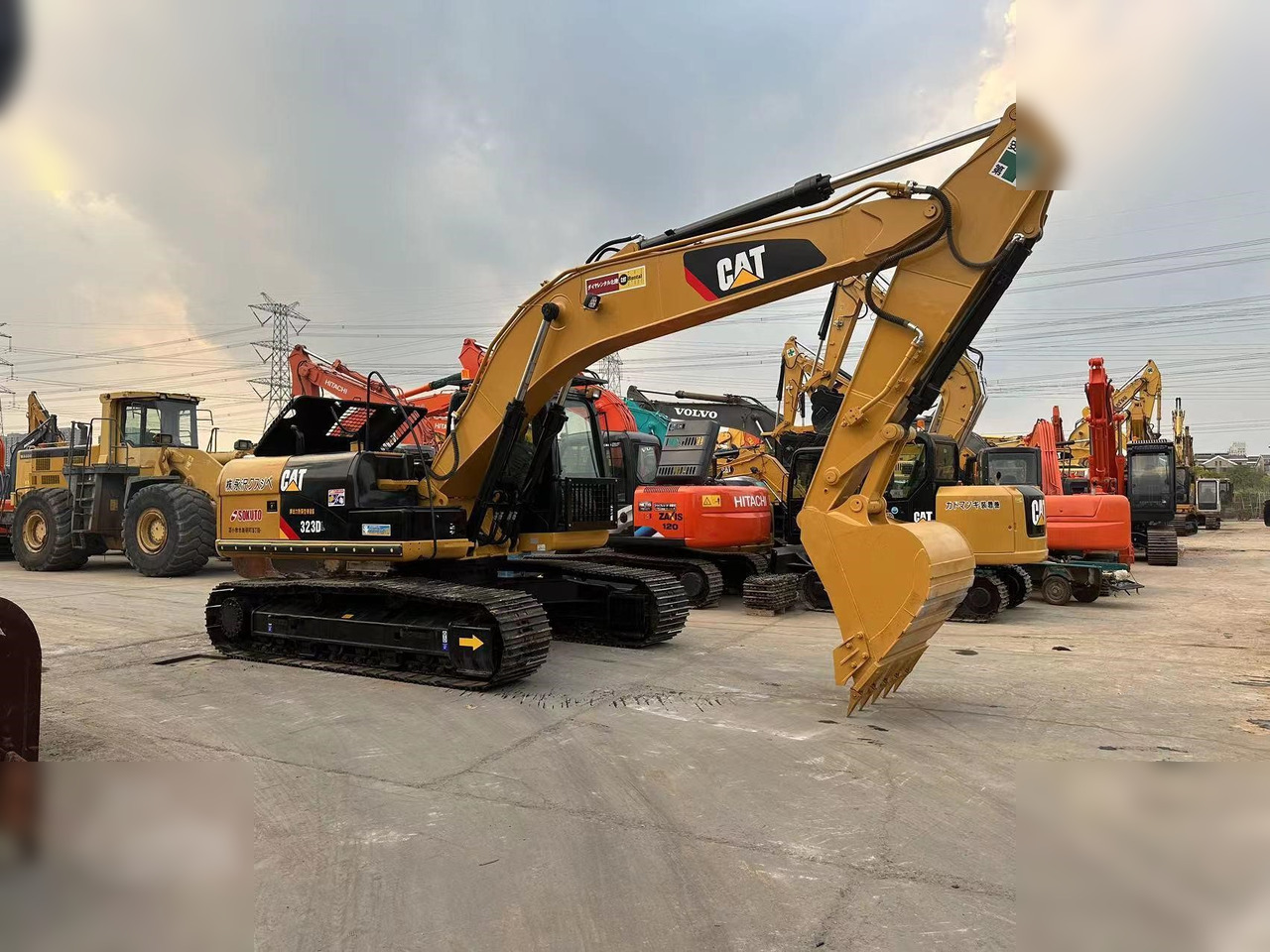 CATERPILLAR 323DL - حفار زحاف: صورة 1 CATERPILLAR 323DL - حفار زحاف: صورة 1