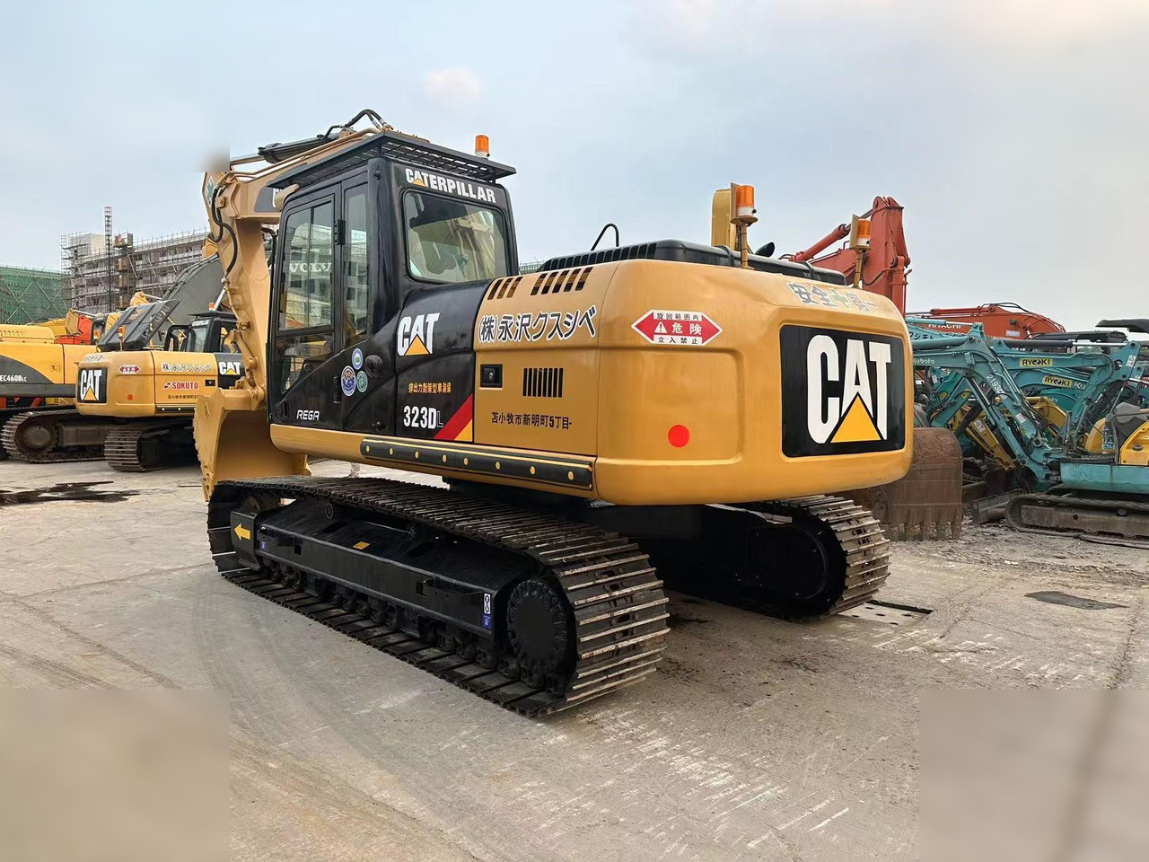 CATERPILLAR 323DL - حفار زحاف: صورة 5 CATERPILLAR 323DL - حفار زحاف: صورة 5