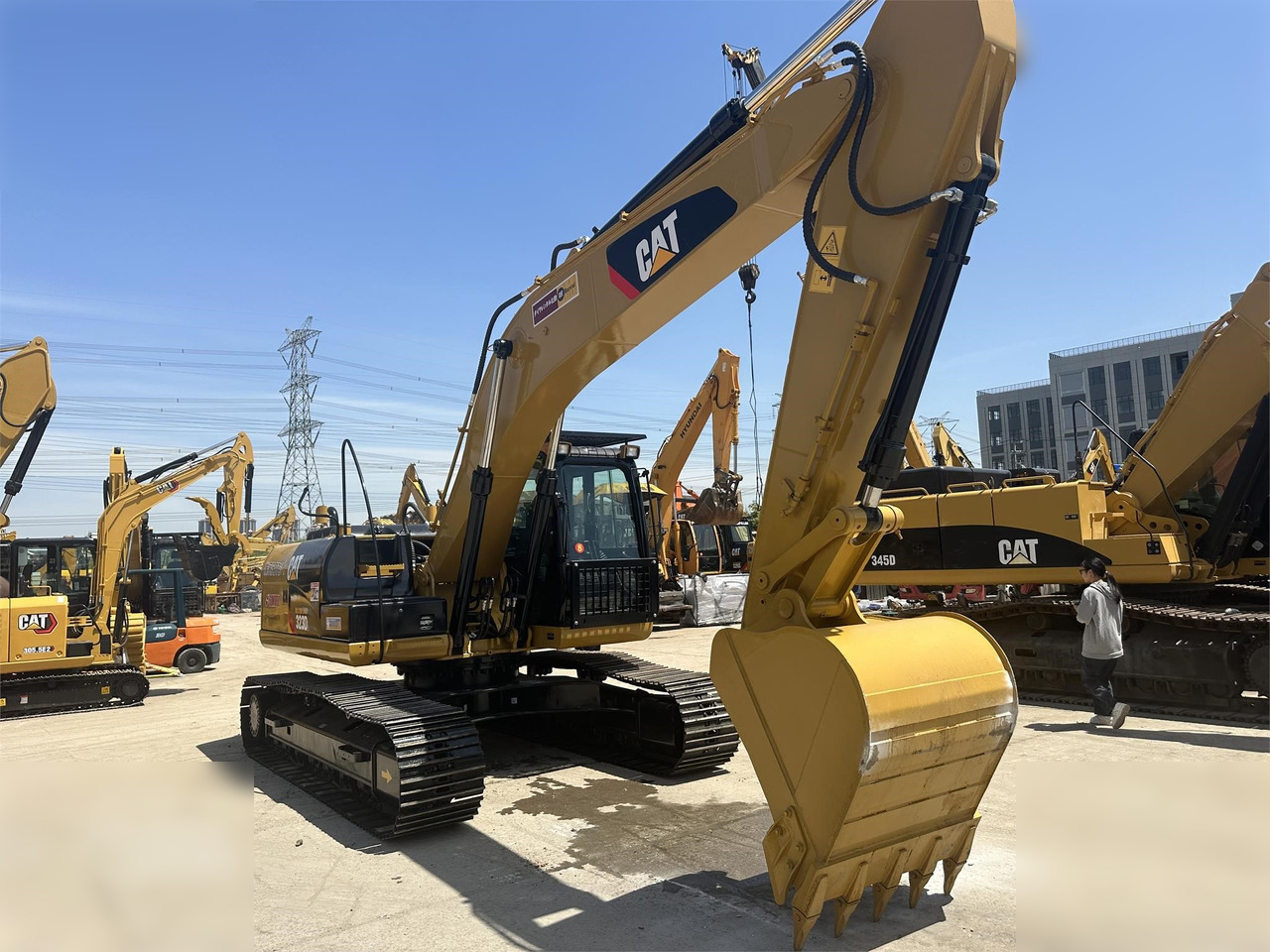 CATERPILLAR 323DL - حفار زحاف: صورة 2 CATERPILLAR 323DL - حفار زحاف: صورة 2