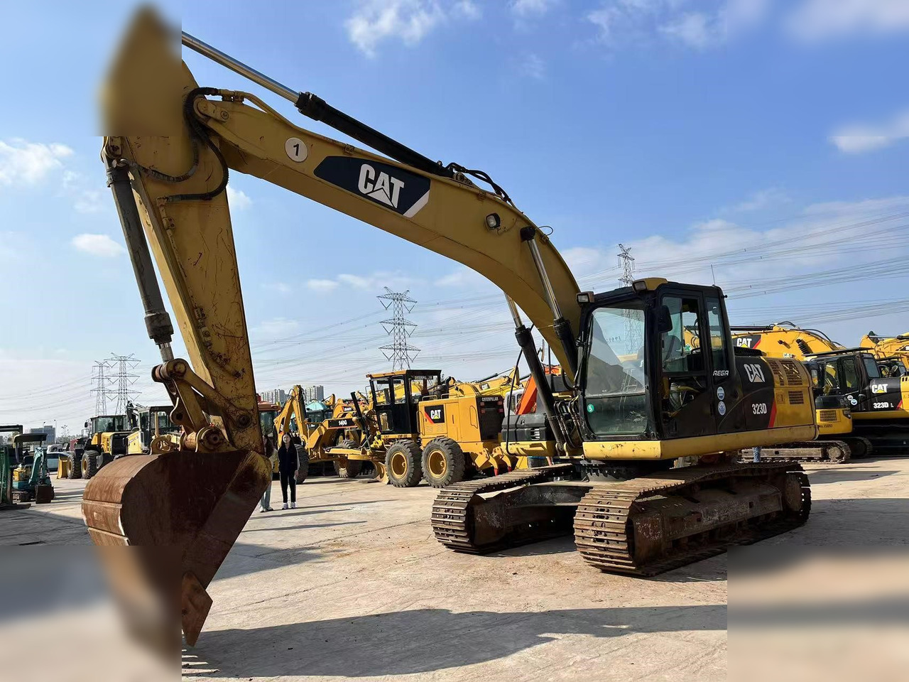 CATERPILLAR 323D - حفار زحاف: صورة 2 CATERPILLAR 323D - حفار زحاف: صورة 2