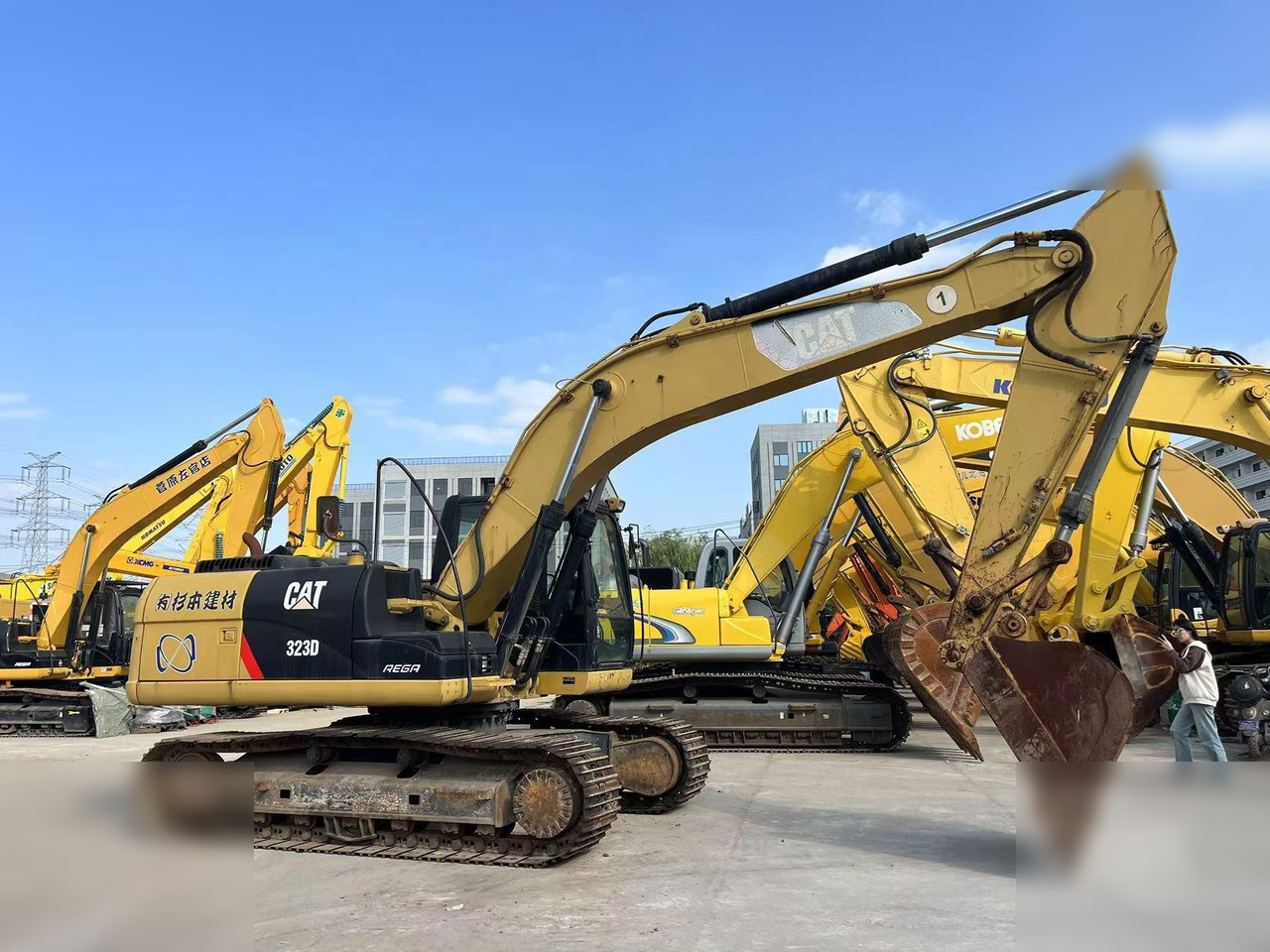 CATERPILLAR 323D - حفار زحاف: صورة 1 CATERPILLAR 323D - حفار زحاف: صورة 1