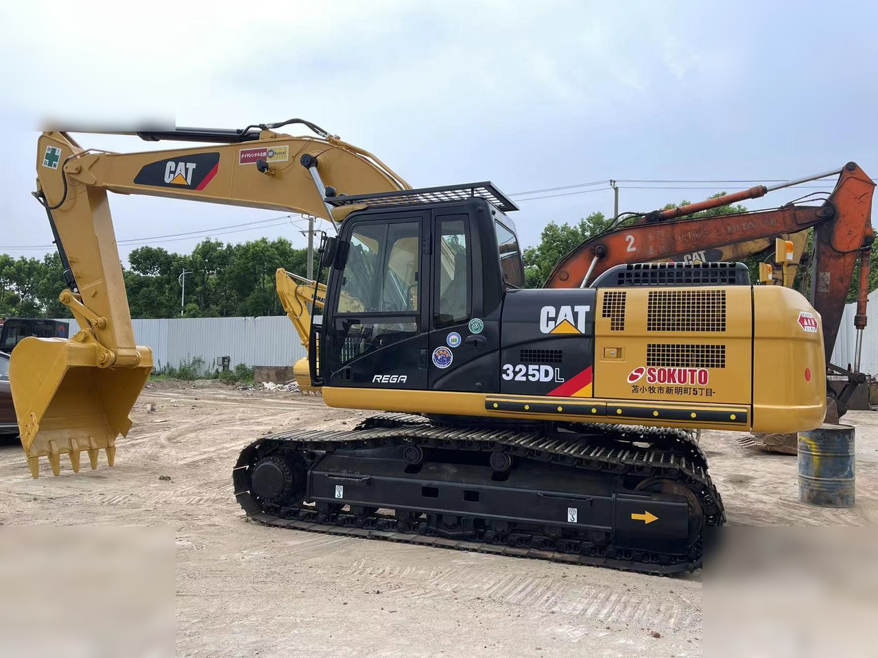 CATERPILLAR 325DL - حفار زحاف: صورة 1 CATERPILLAR 325DL - حفار زحاف: صورة 1
