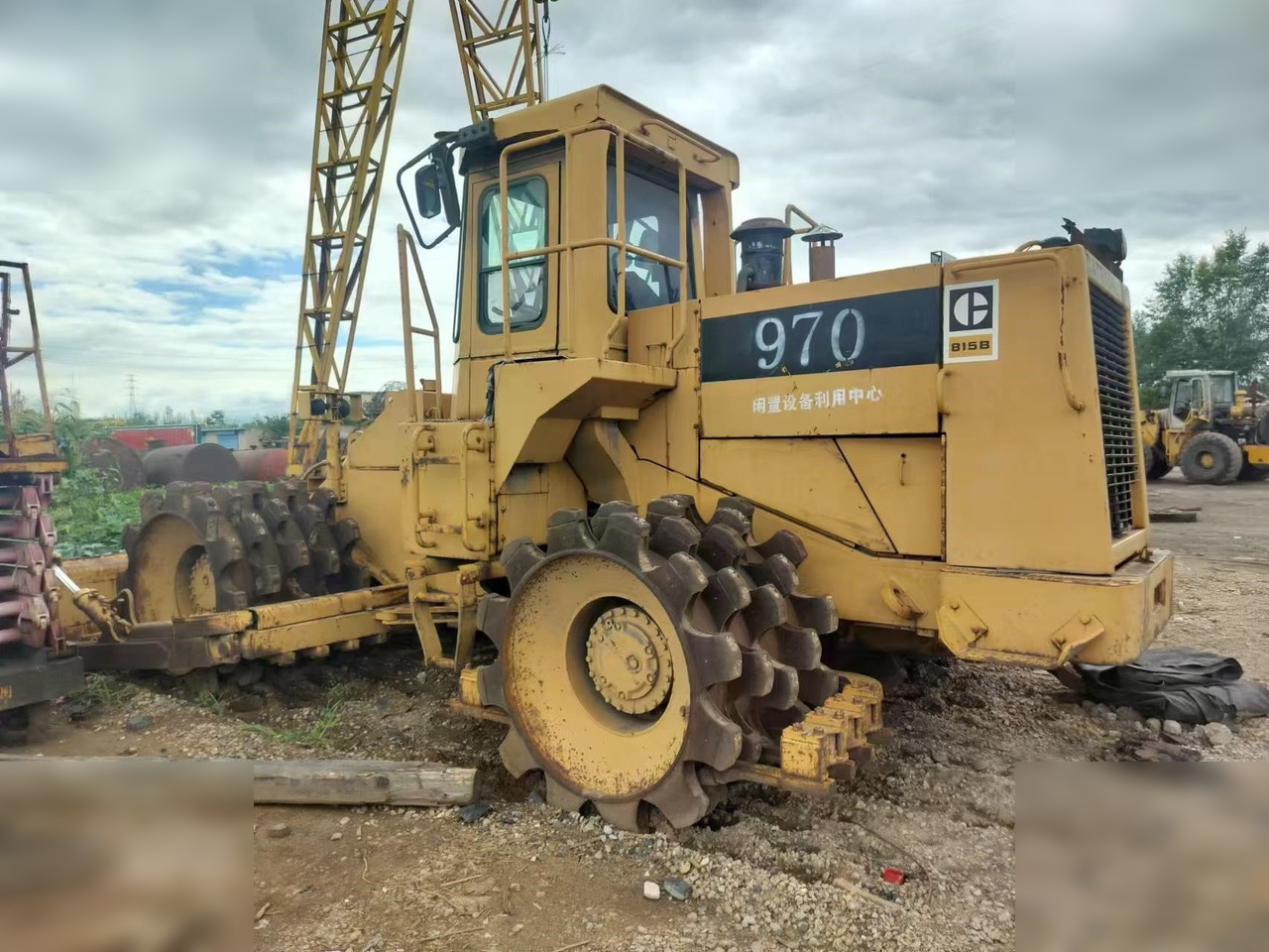 CATERPILLAR 815B - مدحلة اسفلت: صورة 2 CATERPILLAR 815B - مدحلة اسفلت: صورة 2