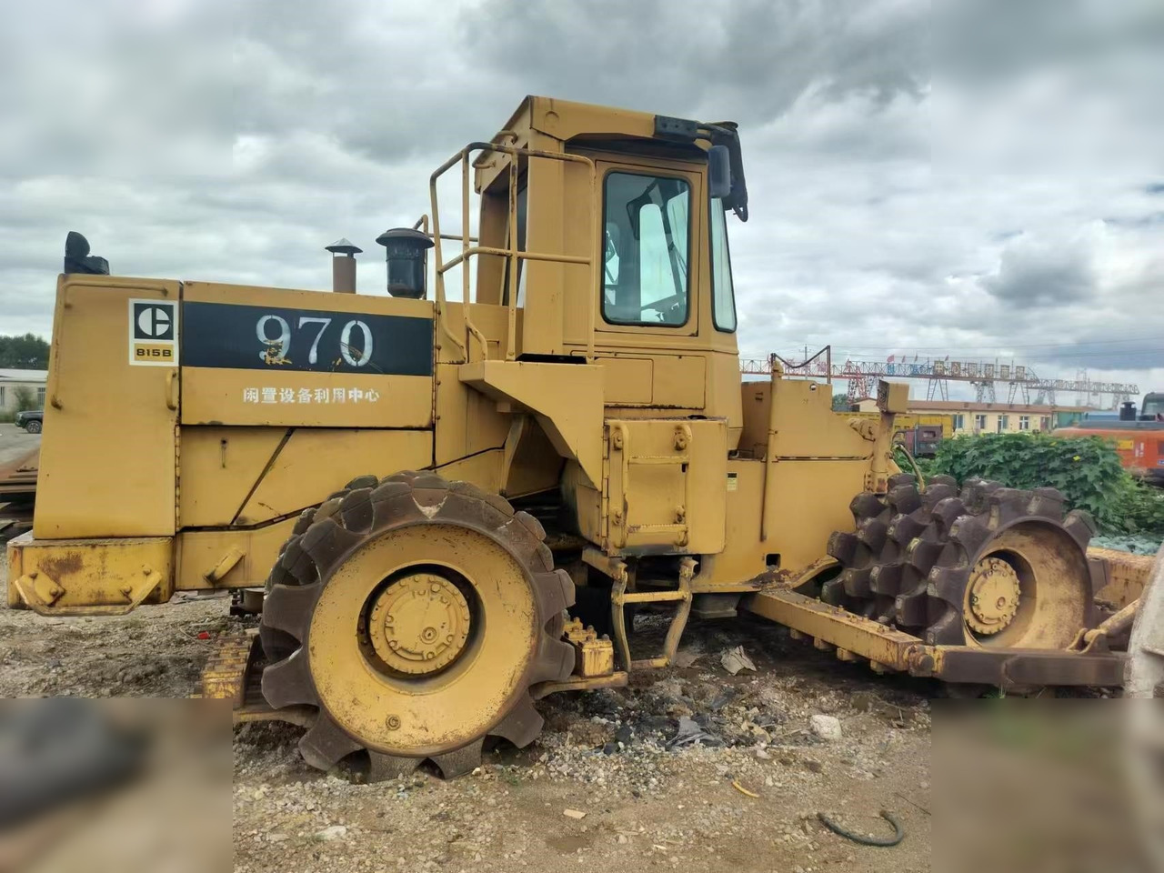 CATERPILLAR 815B - مدحلة اسفلت: صورة 1 CATERPILLAR 815B - مدحلة اسفلت: صورة 1