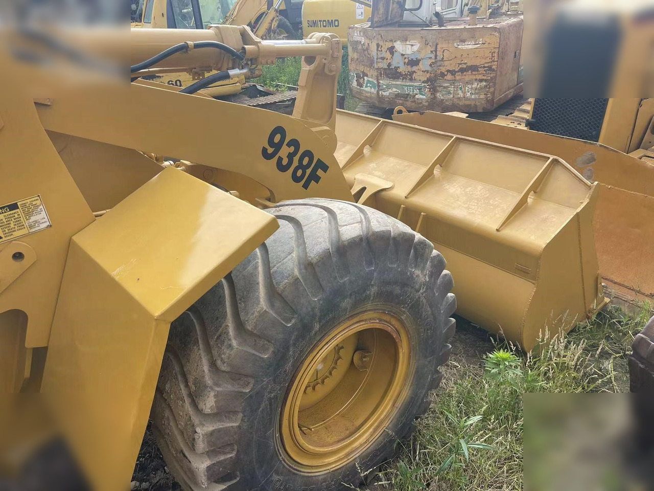 اللودر بعجل CATERPILLAR 938F: صورة 6