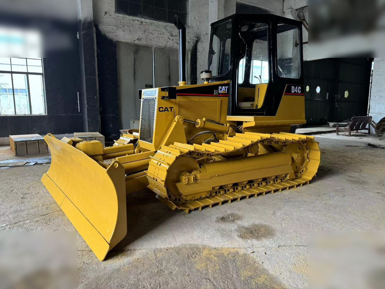 CATERPILLAR D4C - جرافة: صورة 1 CATERPILLAR D4C - جرافة: صورة 1