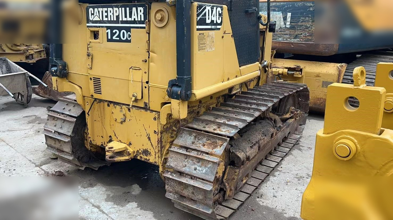 CATERPILLAR D4C - جرافة: صورة 3 CATERPILLAR D4C - جرافة: صورة 3