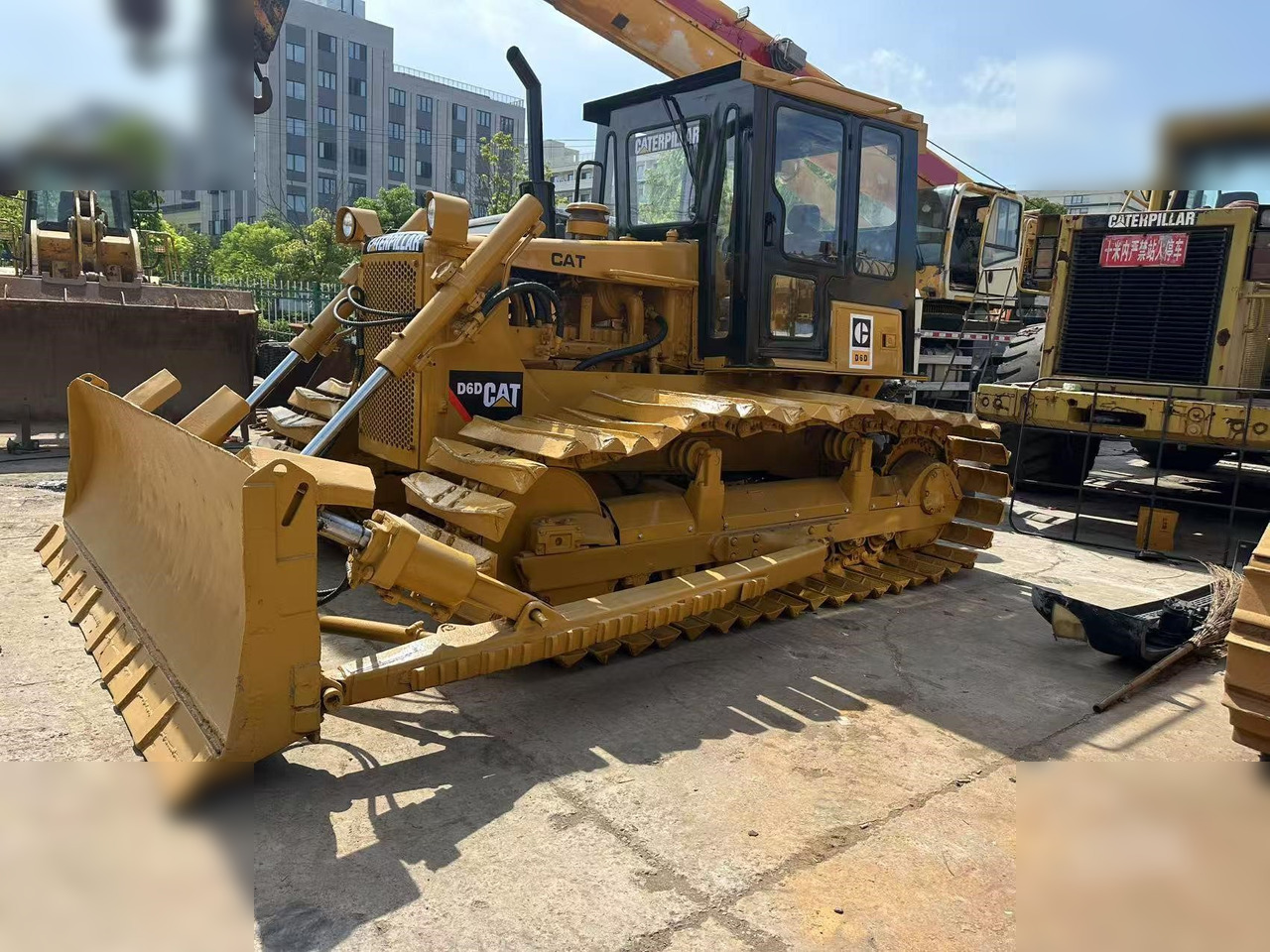 CATERPILLAR D6D - جرافة: صورة 1 CATERPILLAR D6D - جرافة: صورة 1