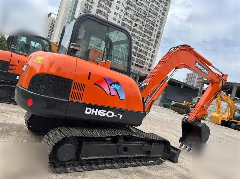 DOOSAN DH60-7 - حفار زحاف: صورة 1 DOOSAN DH60-7 - حفار زحاف: صورة 1