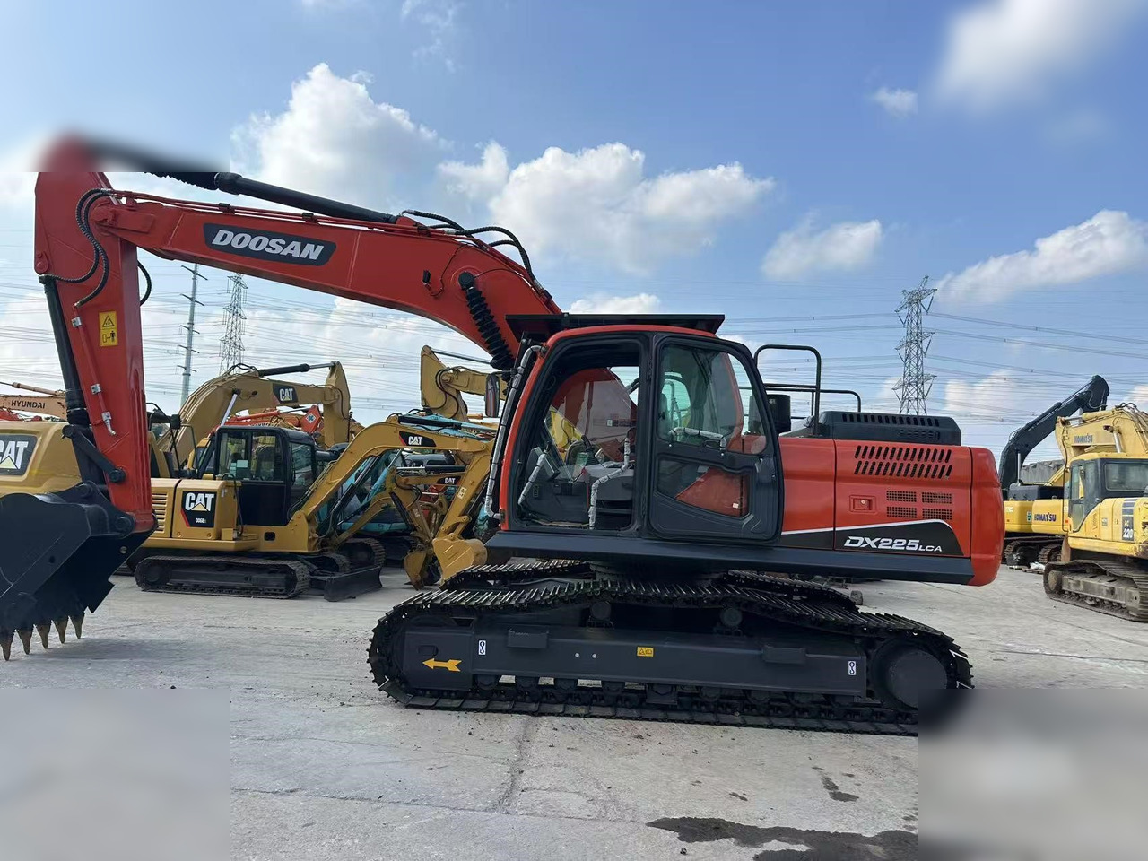 DOOSAN DX225 LCA - حفار زحاف: صورة 1 DOOSAN DX225 LCA - حفار زحاف: صورة 1