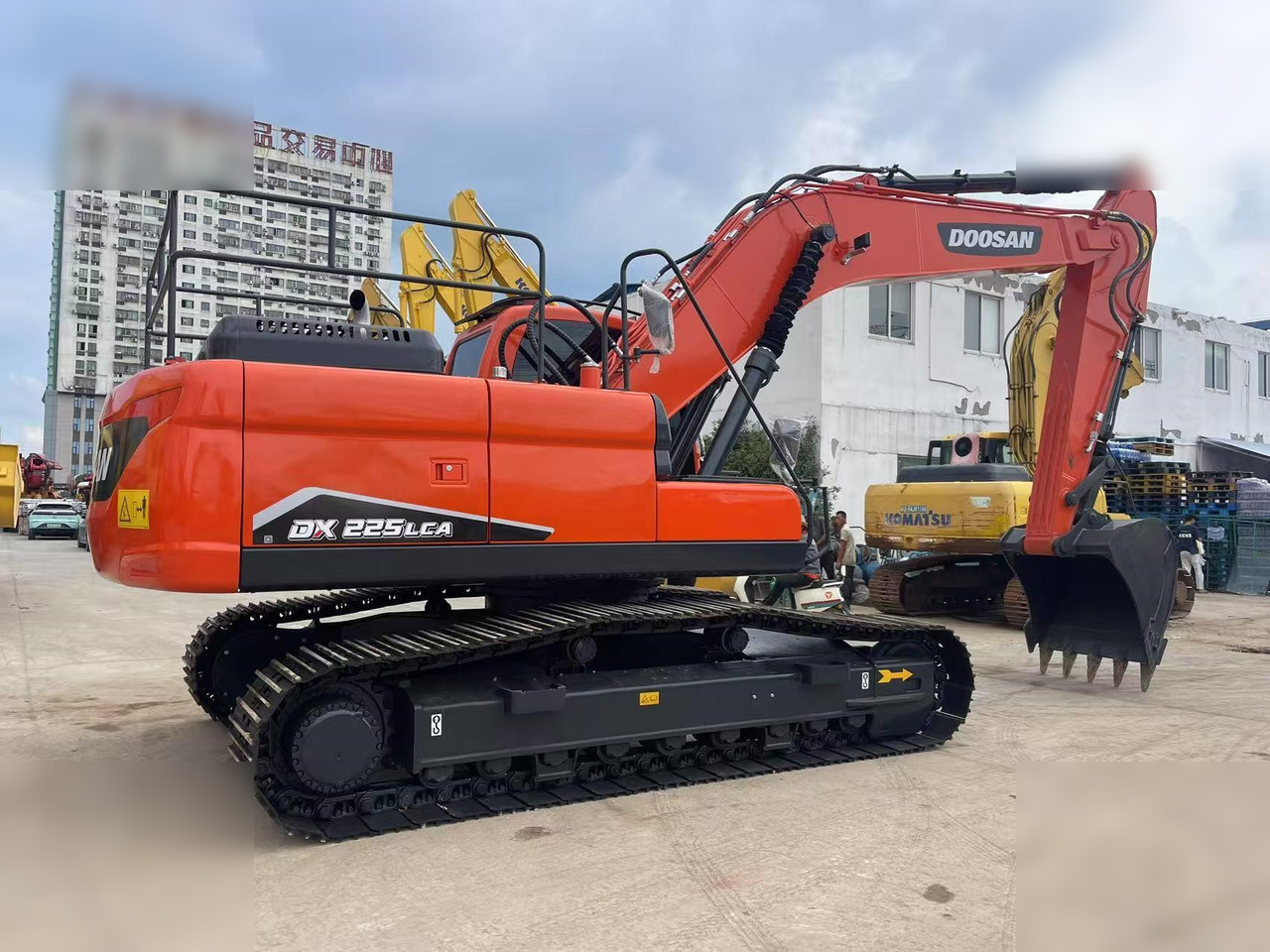 DOOSAN DX225 LC - حفار زحاف: صورة 2 DOOSAN DX225 LC - حفار زحاف: صورة 2