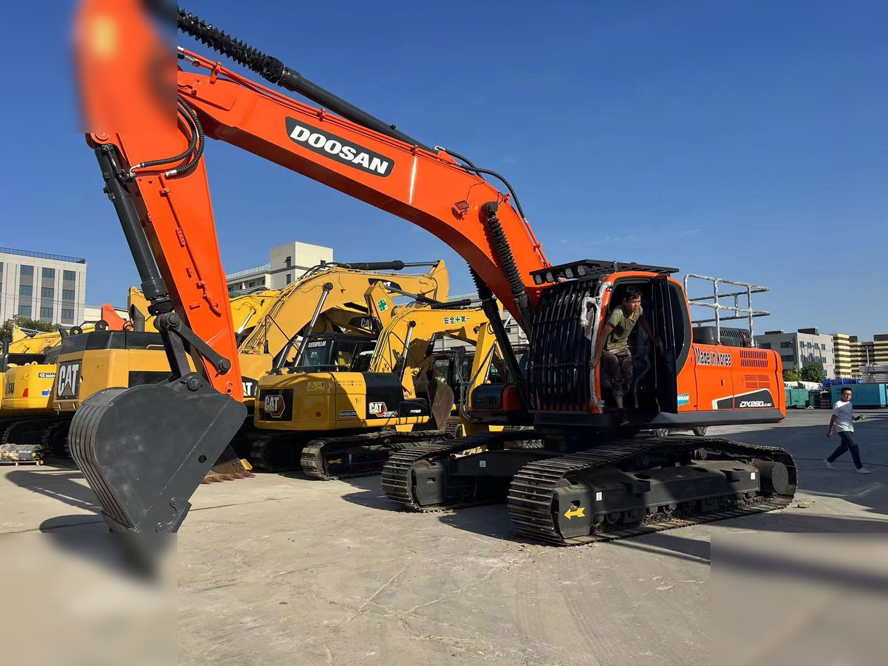 DOOSAN DX260 LC - حفار زحاف: صورة 1 DOOSAN DX260 LC - حفار زحاف: صورة 1