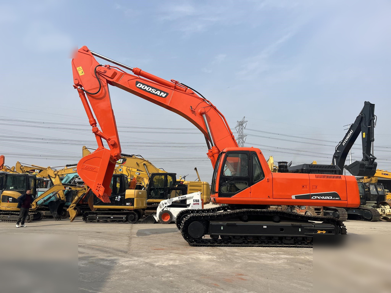 DOOSAN DX420 LC-9C - حفار زحاف: صورة 1 DOOSAN DX420 LC-9C - حفار زحاف: صورة 1