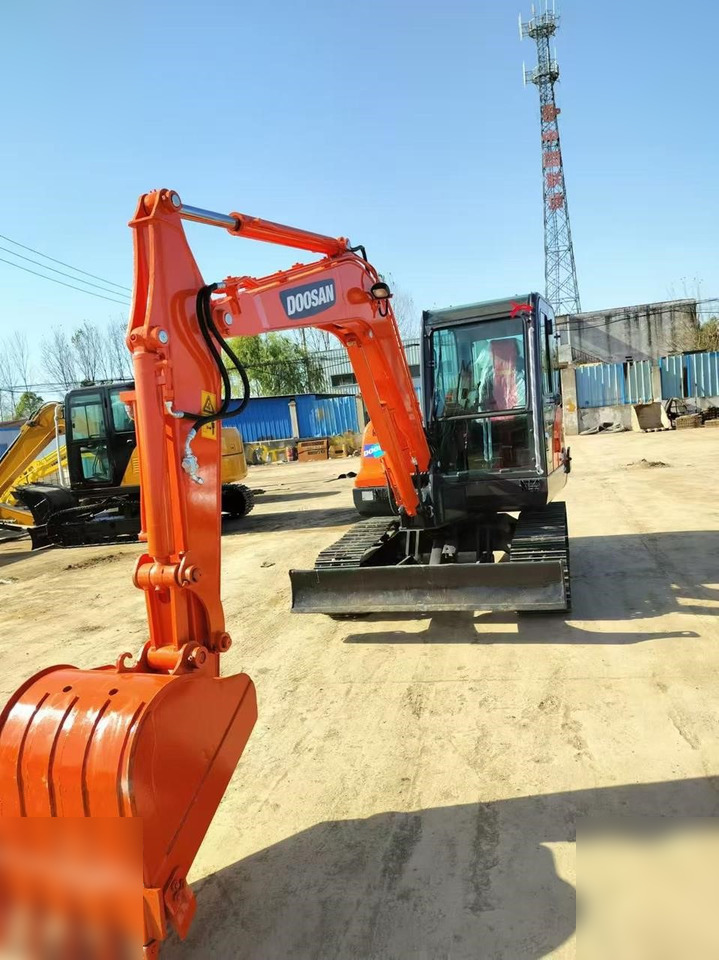 DOOSAN DX60-9C - حفار زحاف: صورة 4 DOOSAN DX60-9C - حفار زحاف: صورة 4