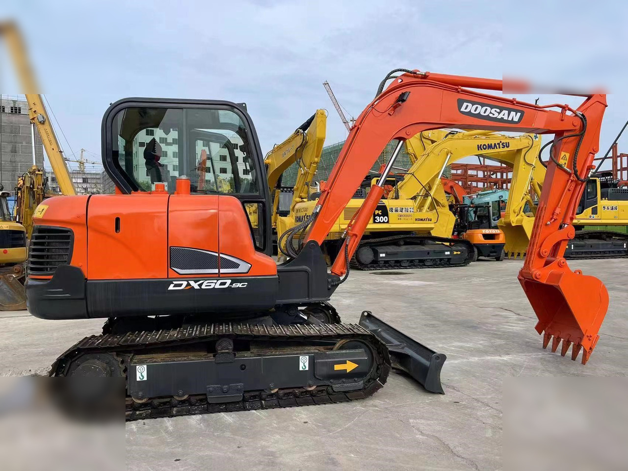 DOOSAN DX60-9C - حفار زحاف: صورة 1 DOOSAN DX60-9C - حفار زحاف: صورة 1