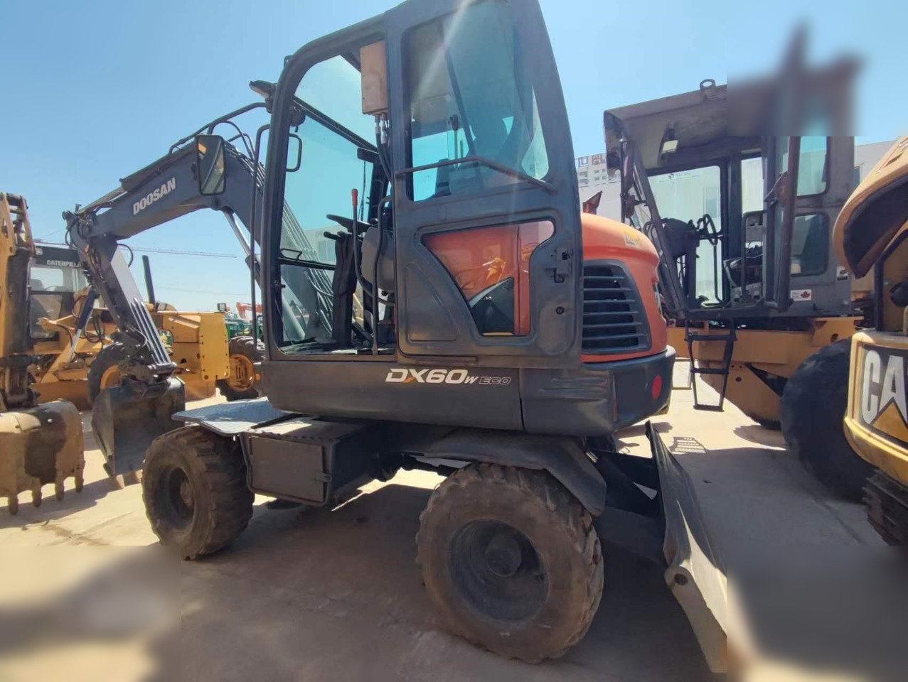 DOOSAN DX60W ECO - حفارة دولاب: صورة 1 DOOSAN DX60W ECO - حفارة دولاب: صورة 1