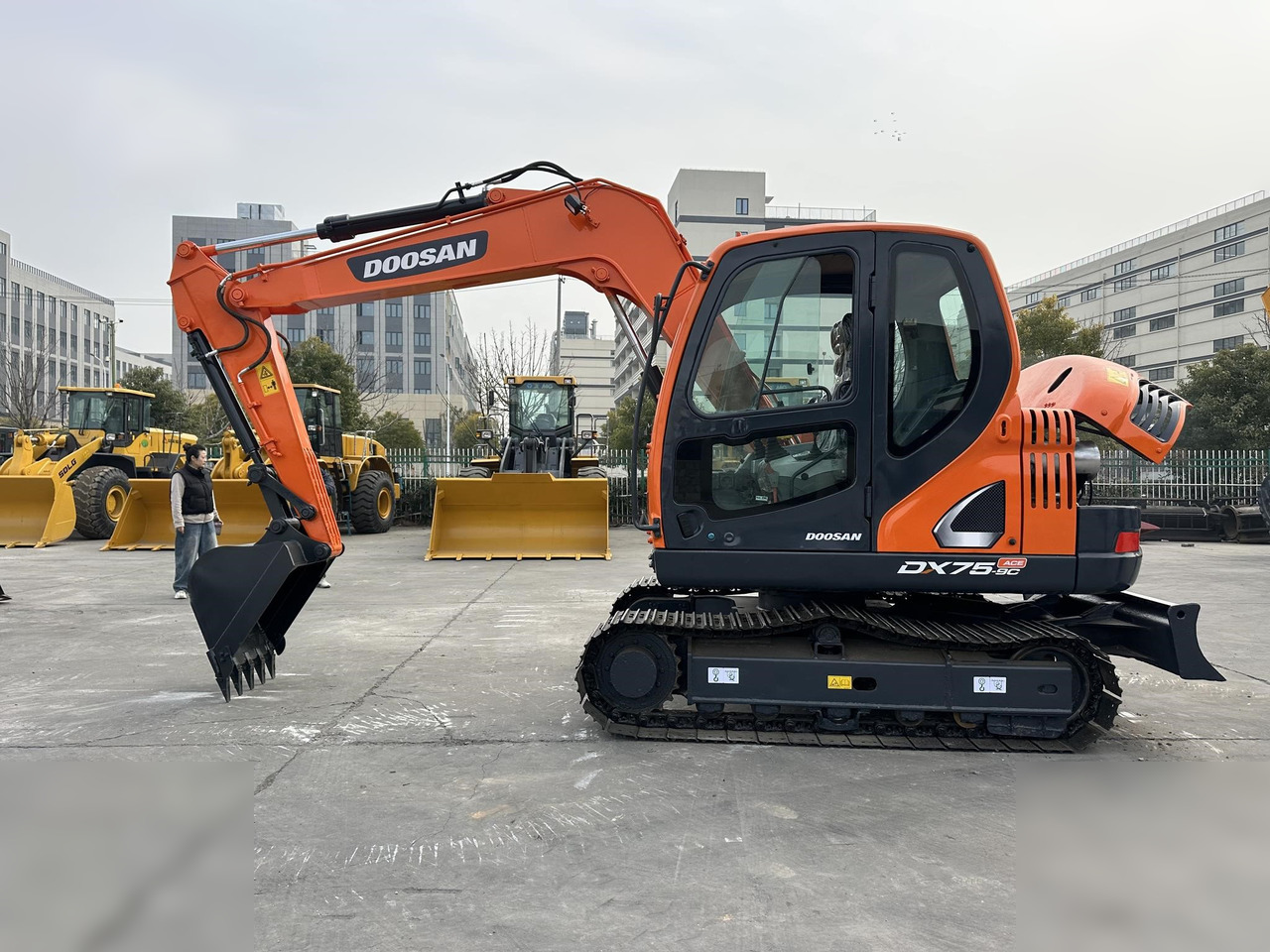 DOOSAN DX75-9CN - حفار زحاف: صورة 1 DOOSAN DX75-9CN - حفار زحاف: صورة 1