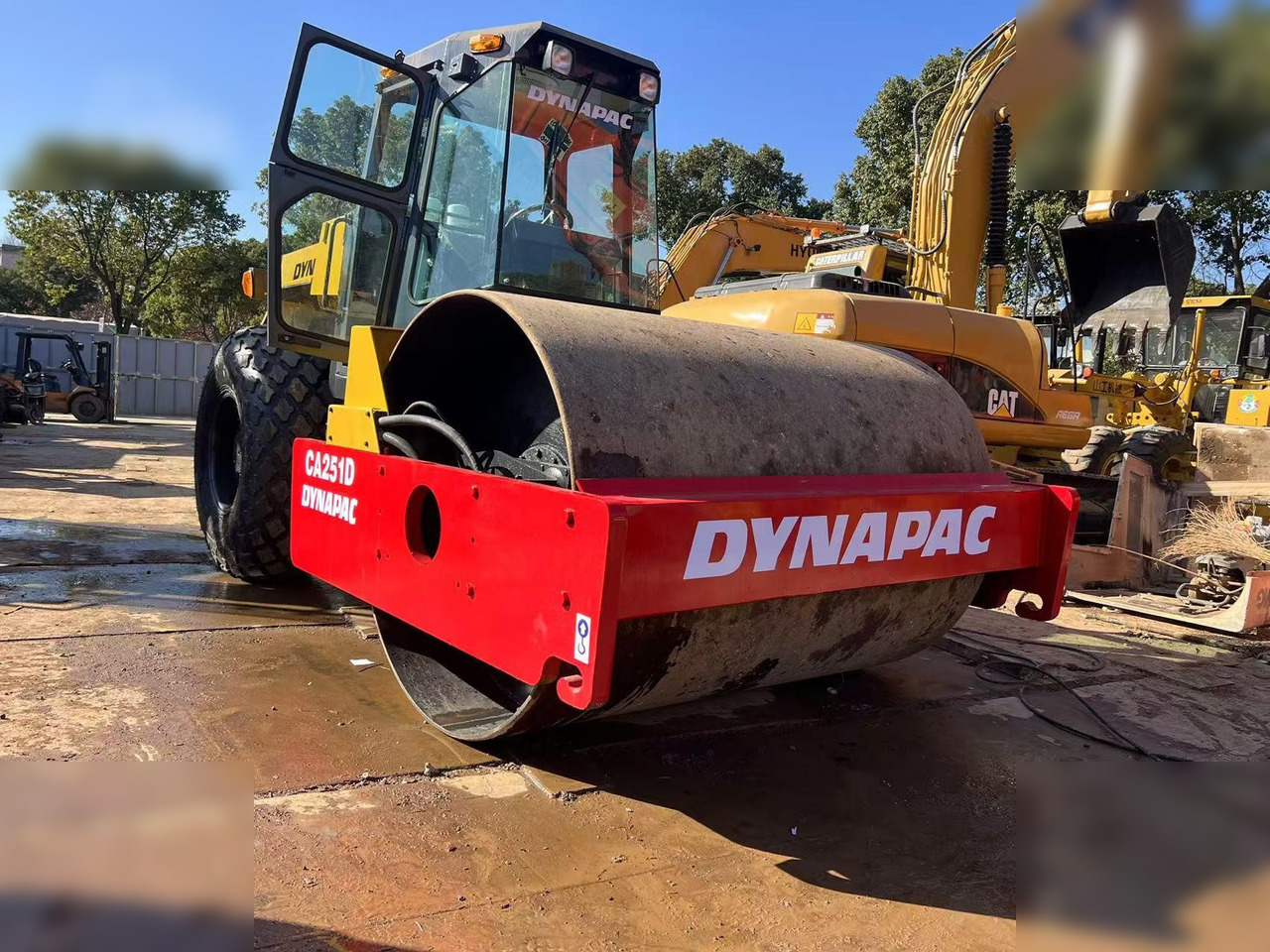 DYNAPAC CA251D - مدحلة ضاغطة: صورة 3 DYNAPAC CA251D - مدحلة ضاغطة: صورة 3